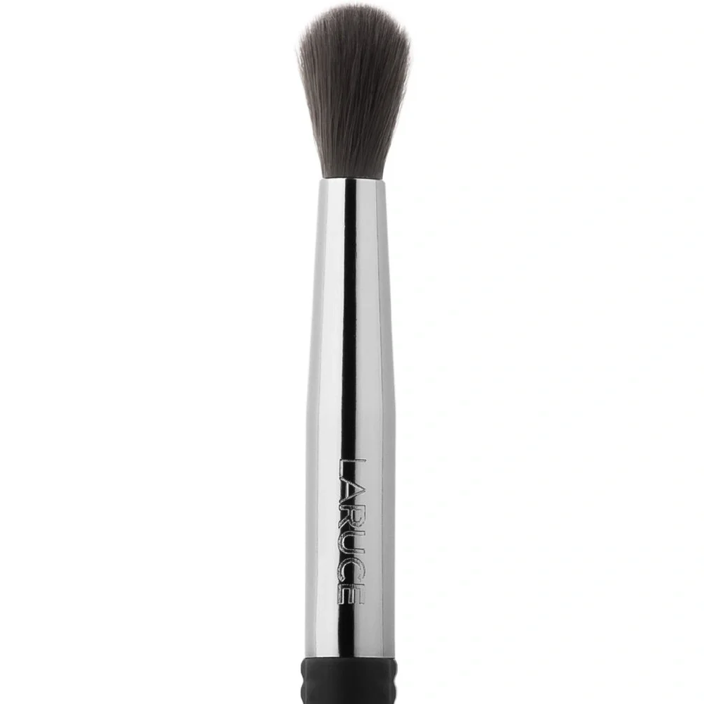 NWT Laruce Sleek Black Tapered Blending Brush LROO7